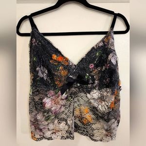 Plus size Cropped Lace top